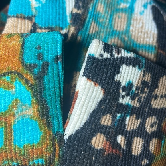 ❄️3/$15❄️Colorful Abstract Pattern Jacket - Picture 11 of 11